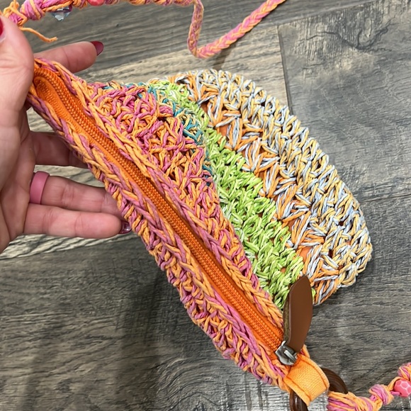 Kelly & Katie Colorful Straw Mini Bag perfect for the beach - Picture 4 of 6